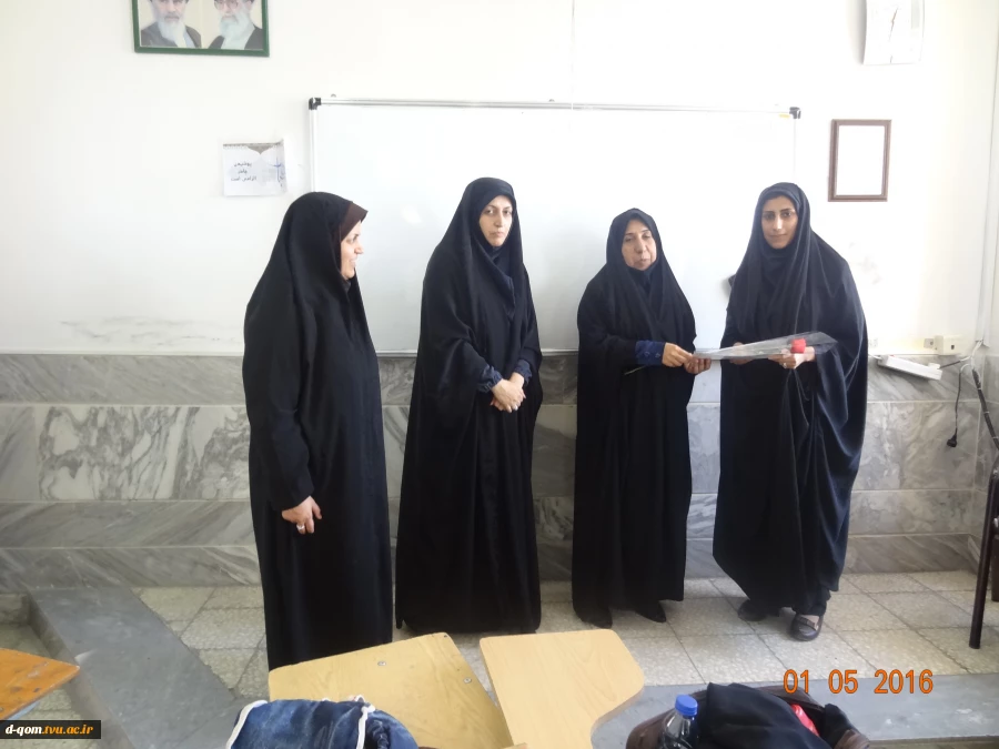تجلیل از مقام استاد در آموزشکده فنی دختران قم  2