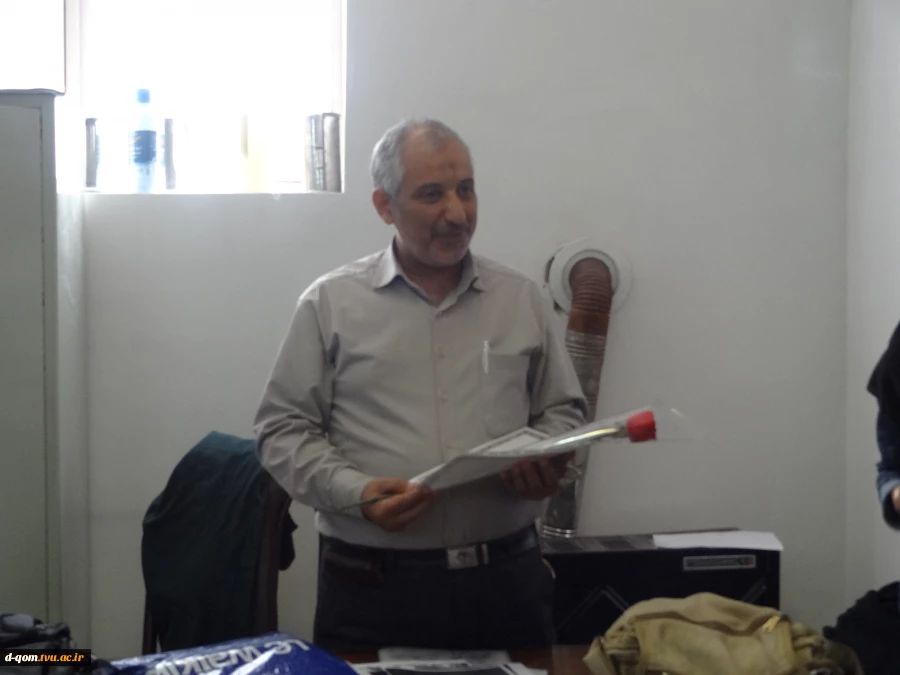 تجلیل از مقام استاد در آموزشکده فنی دختران قم 10