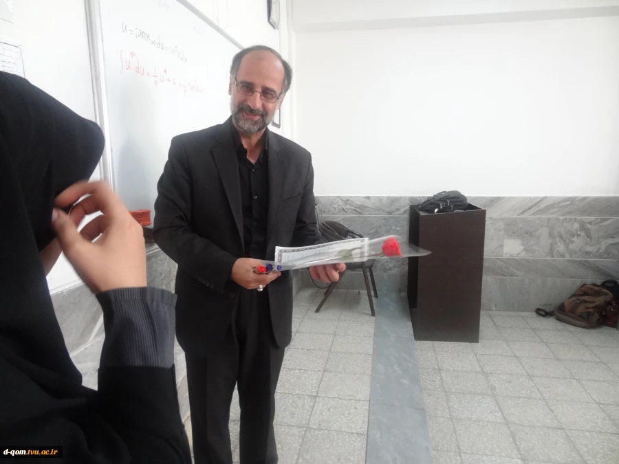 تجلیل از مقام استاد در آموزشکده فنی دختران قم 12